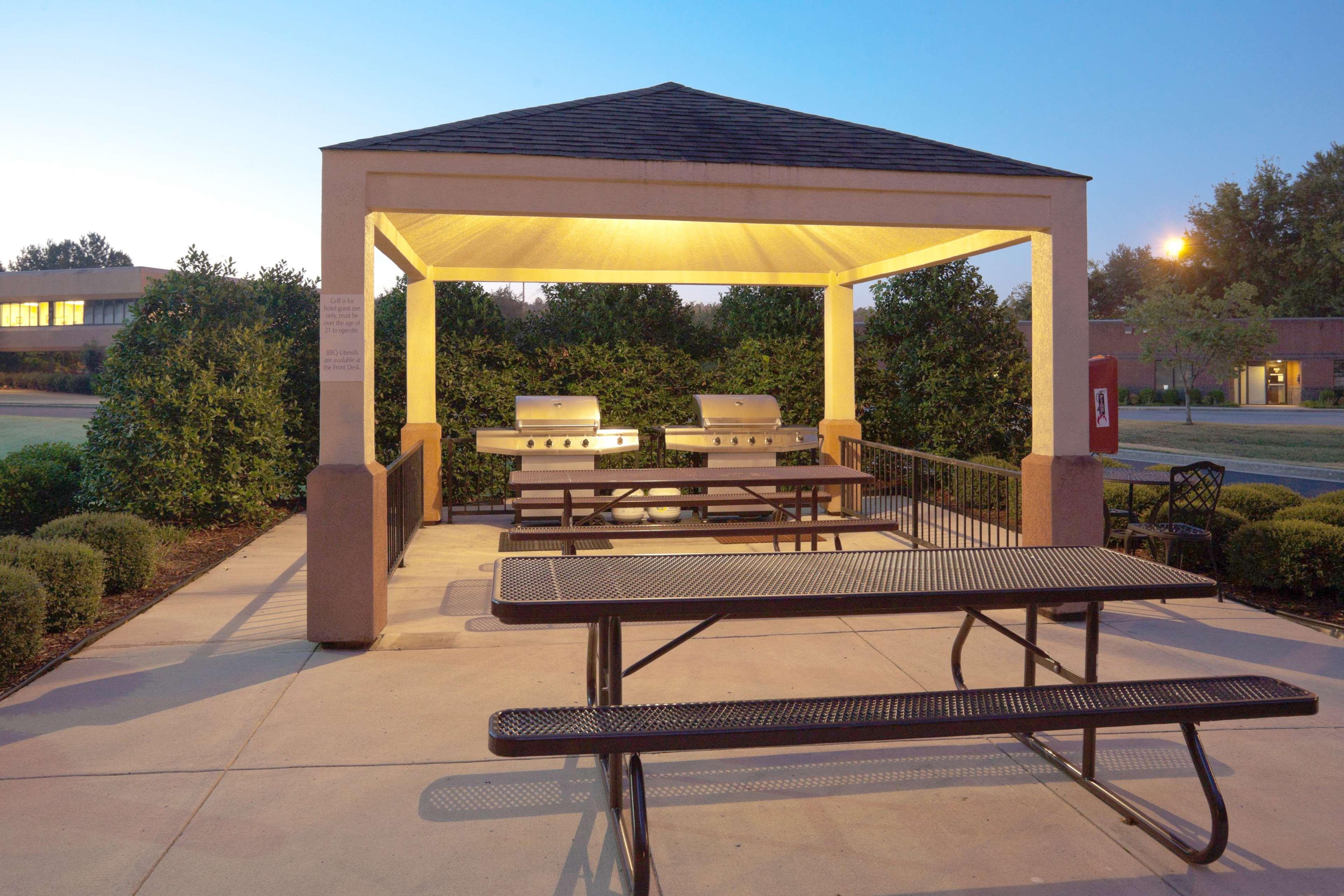 Sonesta Simply Suites Huntsville Research Park Exterior photo